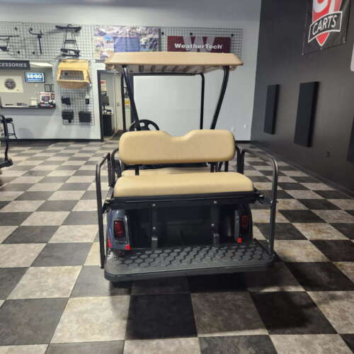 2018 E-Z-GO RXV