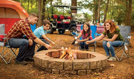 Lifestyle-family-campfire